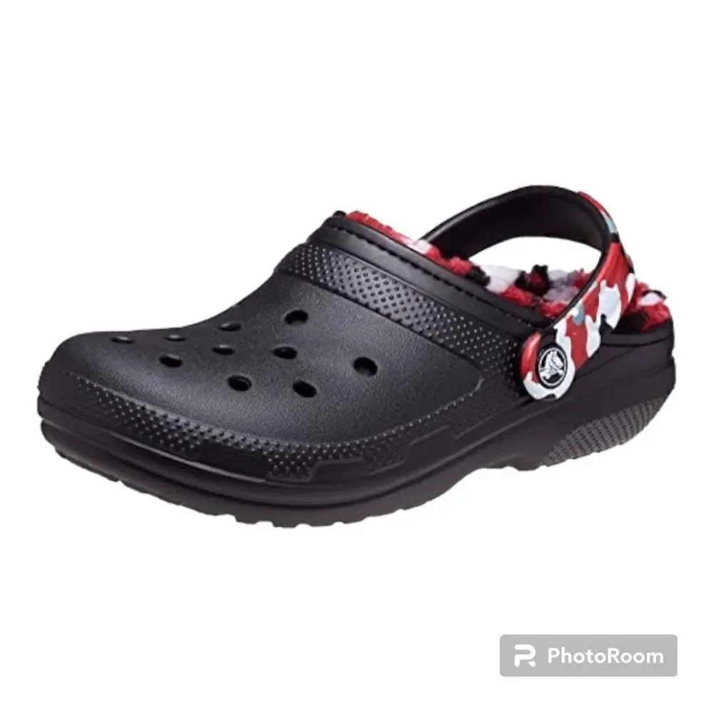 CROCS adult CLASSIC FUZZ-LINED CAMO - BLACK/RED